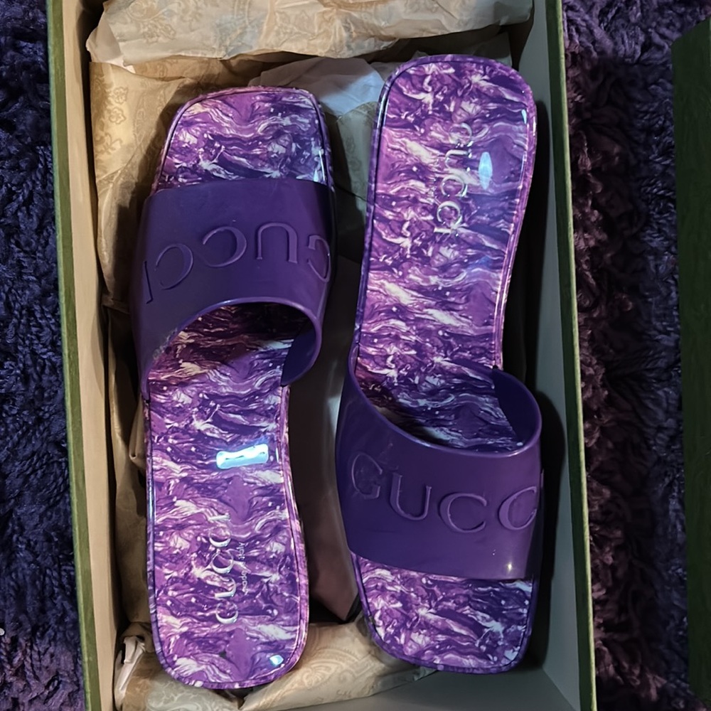 Gucci Women’s  Sandals •Worn Once•Excellent Condition• Size 8•Receipt Attached